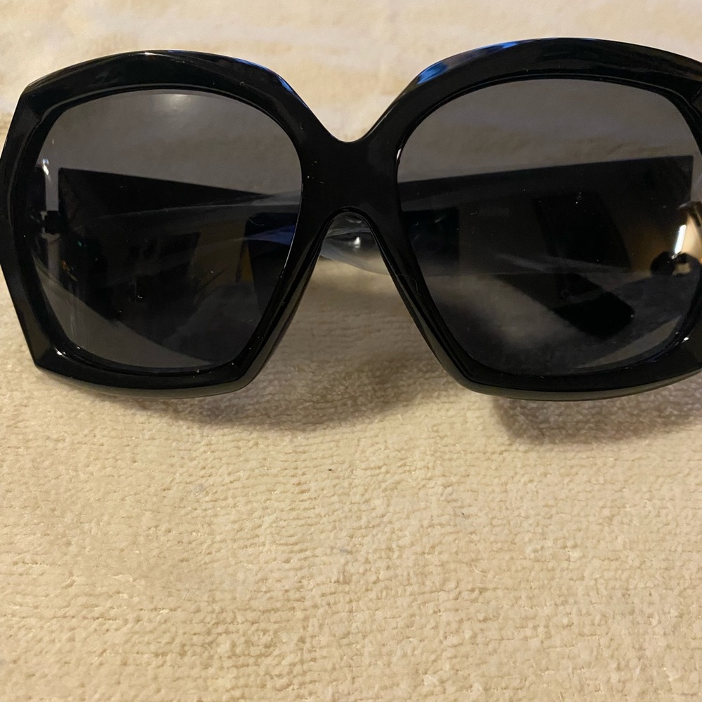 New dark sun glasses round shape
